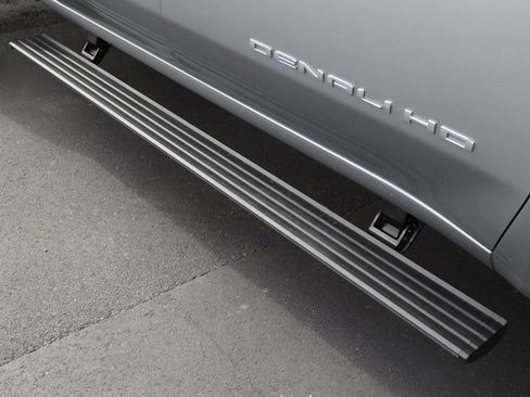 Used 2025 GMC Sierra 3500 Denali Ultimate image 10