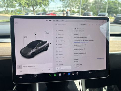 Used 2021 Tesla Model Y Long Range AWD/4WD image 25