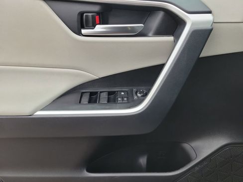 Used 2021 Toyota RAV4 XLE image 15