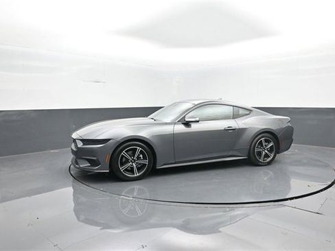 New 2025 Ford Mustang Coupe image 4