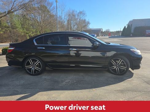 Used 2017 Honda Accord Touring image 9