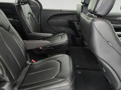 Used 2026 Chrysler Pacifica Select FWD image 22