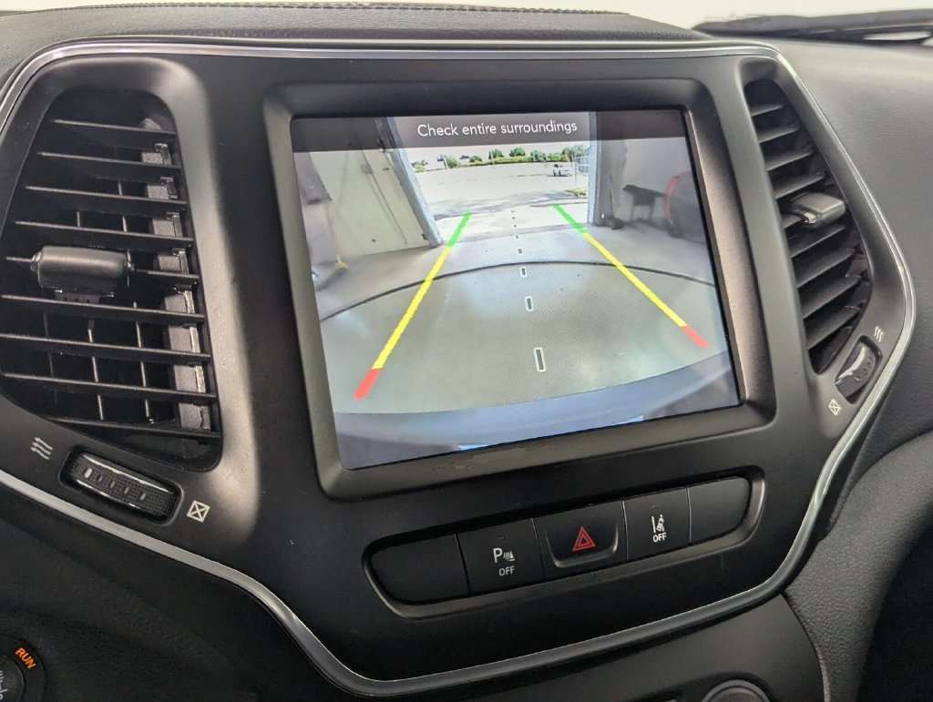 Used 2021 Jeep Cherokee Latitude Lux w/ Comfort/Convenience Group FWD image 19