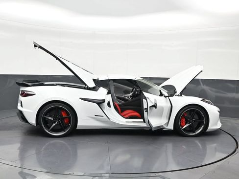 Used 2025 Chevrolet Corvette E-Ray AWD/4WD image 32