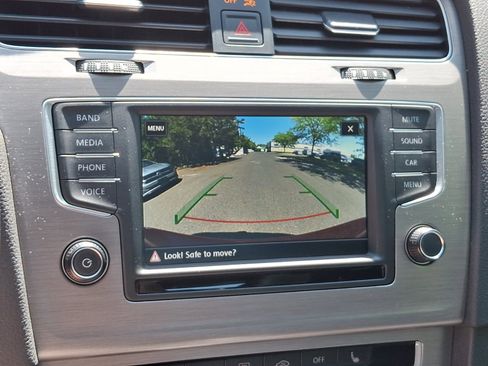 Used 2017 Volkswagen Golf SE FWD image 19