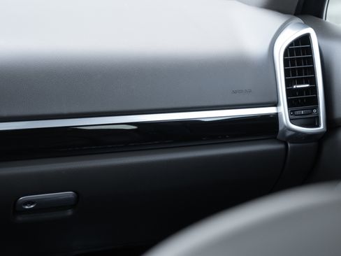 Used 2018 Porsche Cayenne image 15