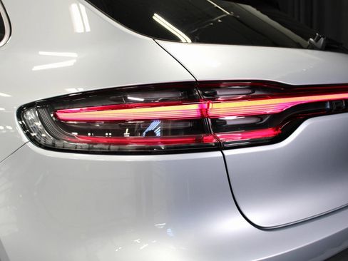 New 2026 Porsche Macan image 16