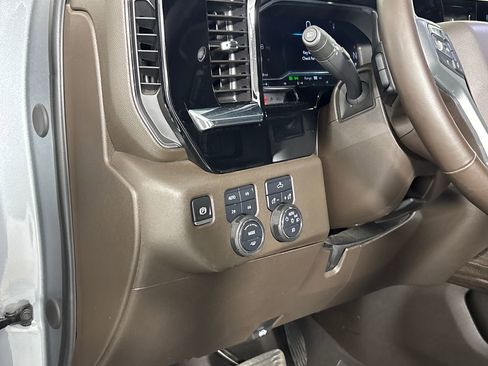 Used 2025 Chevrolet Silverado 1500 LT Trail Boss w/ Convenience Package II AWD/4WD image 13