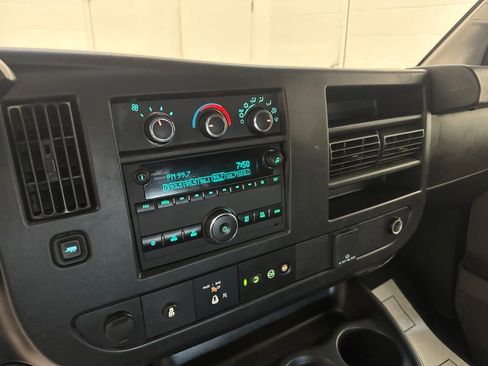 Used 2019 GMC Savana 2500 Extended RWD image 10