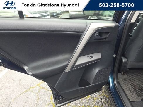 Used 2017 Toyota RAV4 LE image 27