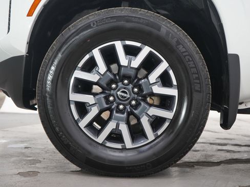 Used 2024 Nissan Frontier SL w/ Technology Package image 30