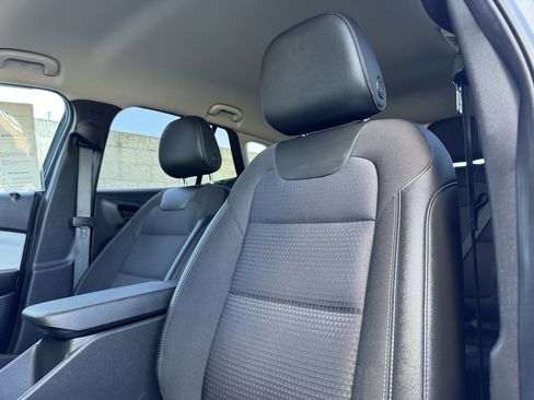 Used 2025 Chevrolet Trax LT FWD image 14