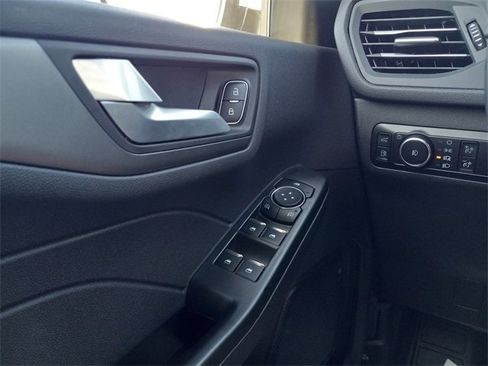 Used 2025 Ford Escape SE image 26