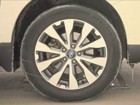 Used 2017 Subaru Outback 3.6R Touring image 12