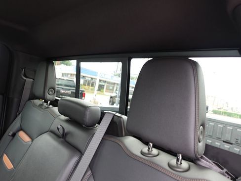 Used 2025 GMC Sierra 1500 AT4 w/ Technology Package AWD/4WD image 30