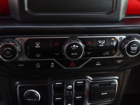 Used 2021 Jeep Wrangler Unlimited Rubicon AWD/4WD image 39