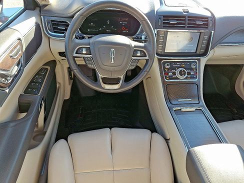 Used 2019 Lincoln Continental Premiere image 11