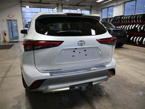 Used 2022 Toyota Highlander Platinum image 7