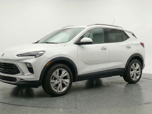 Used 2025 Buick Encore GX Preferred image 3