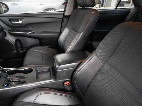 Used 2016 Toyota Camry SE image 10