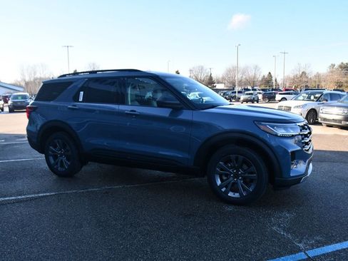 Used 2026 Ford Explorer Active w/ Active Comfort Package AWD/4WD image 8