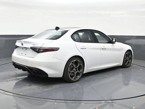 Used 2024 Alfa Romeo Giulia Veloce RWD image 5