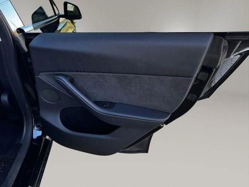 Used 2023 Tesla Model Y Long Range image 15