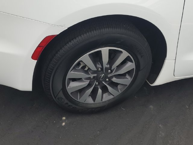 Used 2024 Chrysler Pacifica Limited FWD image 5