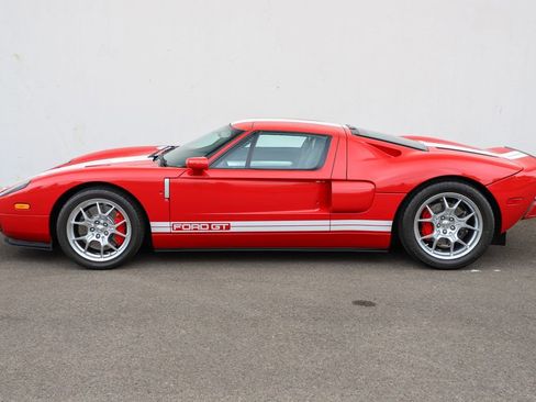 Used 2006 Ford GT RWD image 11