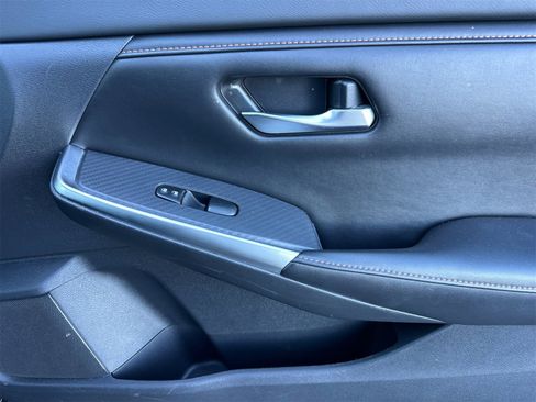 Used 2022 Nissan Sentra SR w/ Midnight Edition image 17