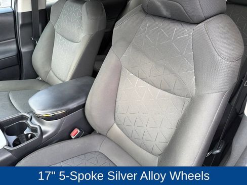 Used 2021 Toyota RAV4 XLE w/ Convenience Package FWD image 14
