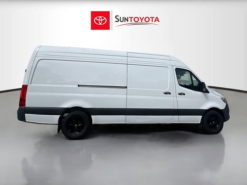 Used 2025 Mercedes-Benz Sprinter 2500 image 2