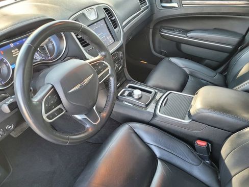 Used 2022 Chrysler 300 Touring L image 18