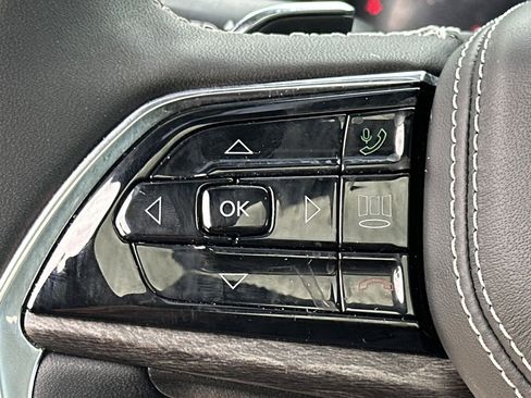 Used 2023 Jeep Grand Cherokee Overland RWD image 26