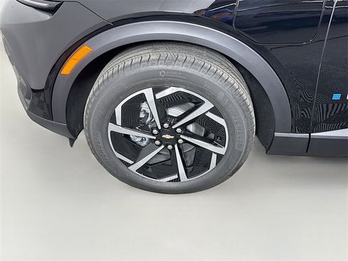 New 2026 Chevrolet Equinox EV LT image 24