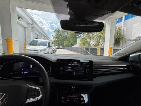 Used 2025 Volkswagen Jetta SE FWD image 34