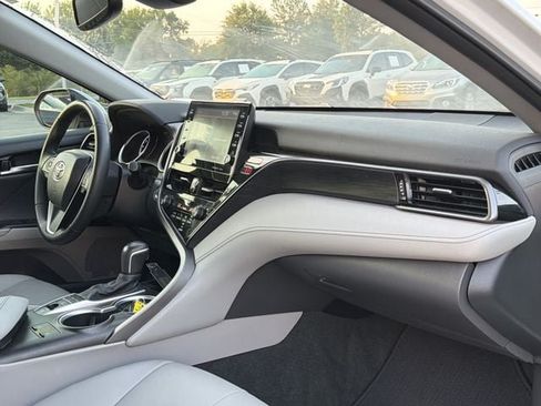 Used 2021 Toyota Camry XLE FWD image 18