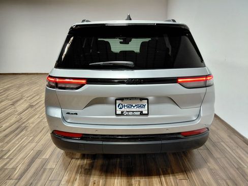 Certified 2025 Jeep Grand Cherokee Altitude image 23