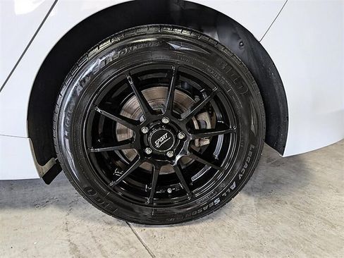 Used 2018 Hyundai Ioniq Limited FWD image 14
