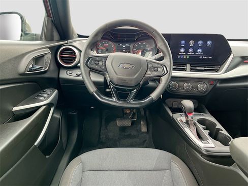 Used 2025 Chevrolet Trax RS w/ Driver Confidence Package image 22