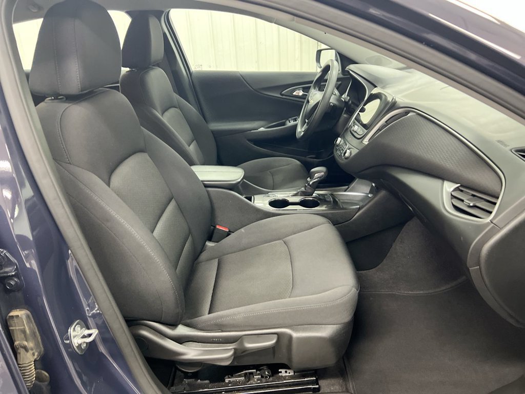 Used 2025 Chevrolet Malibu LT FWD image 21