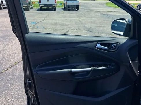 Used 2017 Ford Escape SE w/ Equipment Group 201A FWD image 13