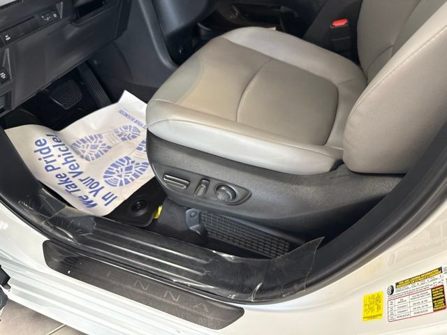 Used 2025 Toyota Sienna XLE w/ XLE Plus Package FWD image 59
