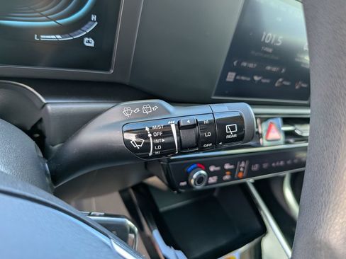 Certified 2025 Kia Niro LX FWD image 31