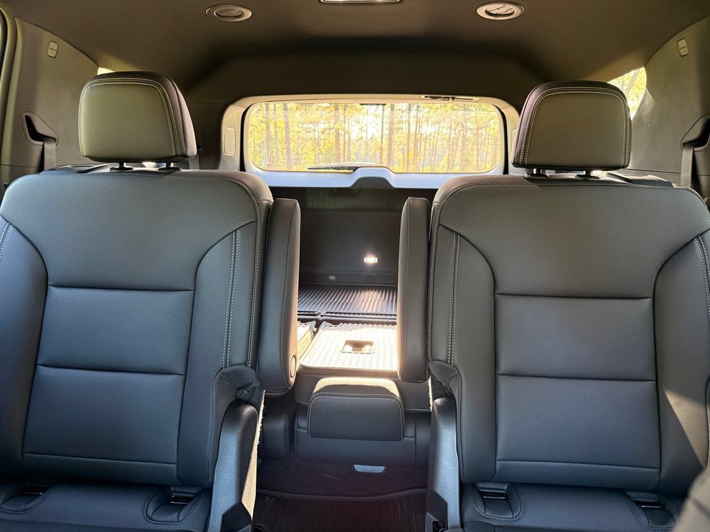 New 2027 Chevrolet Traverse LT w/ Driver Confidence Package FWD image 28