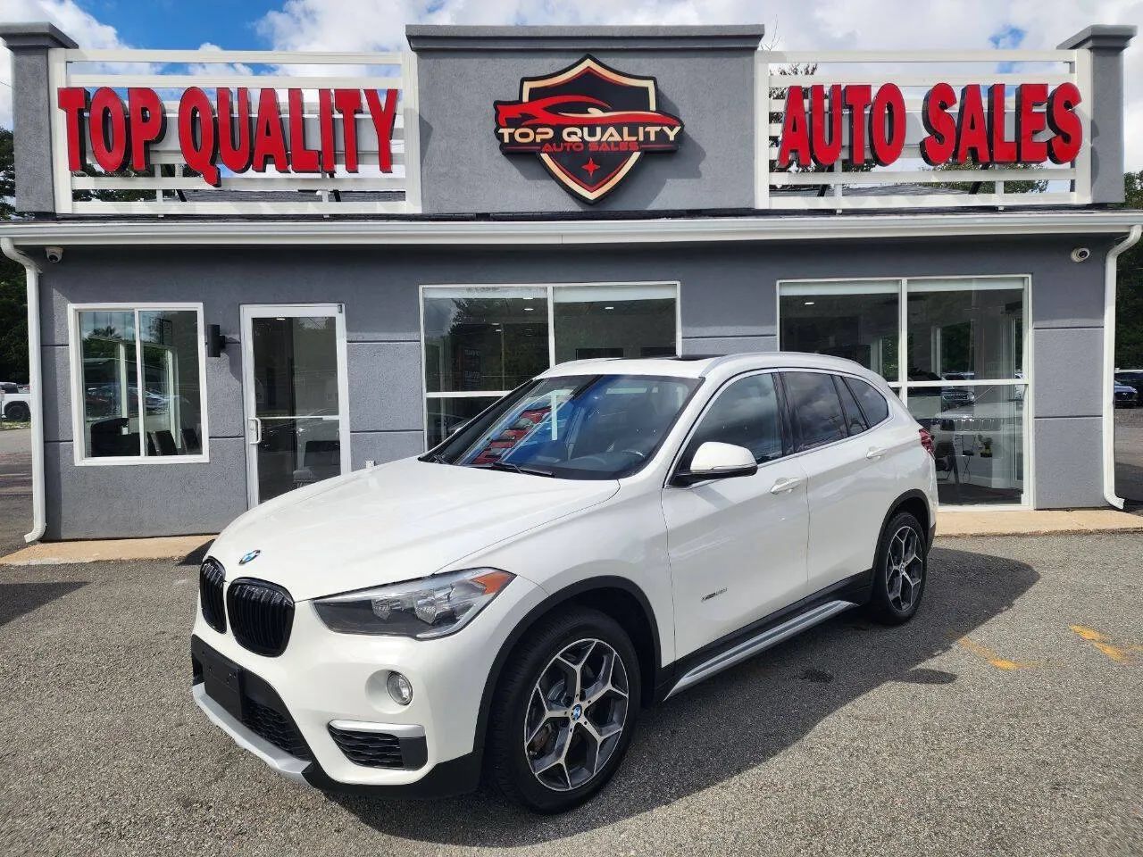 Used 2018 BMW X1 xDrive28i AWD/4WD image 1