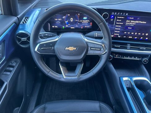 Used 2024 Chevrolet Equinox EV LT image 17