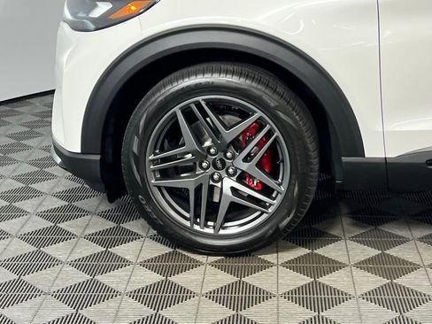 Used 2025 Ford Explorer ST-Line w/ Premium Package image 12