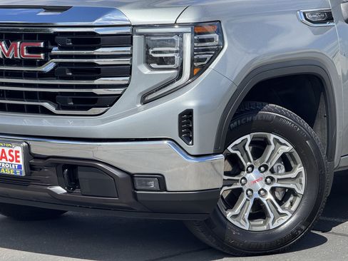 Used 2025 GMC Sierra 1500 SLT AWD/4WD image 3