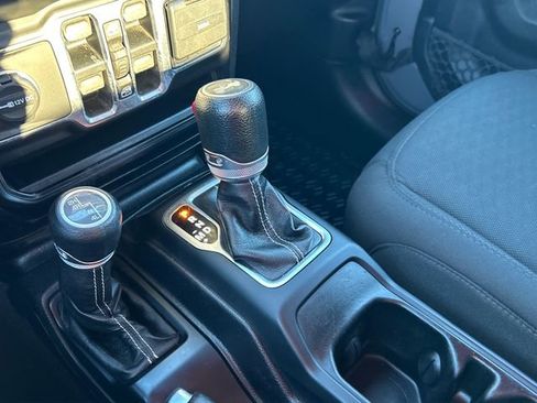 Used 2021 Jeep Wrangler Unlimited Sahara w/ Uconnect 4C Nav & Sound Group AWD/4WD image 25